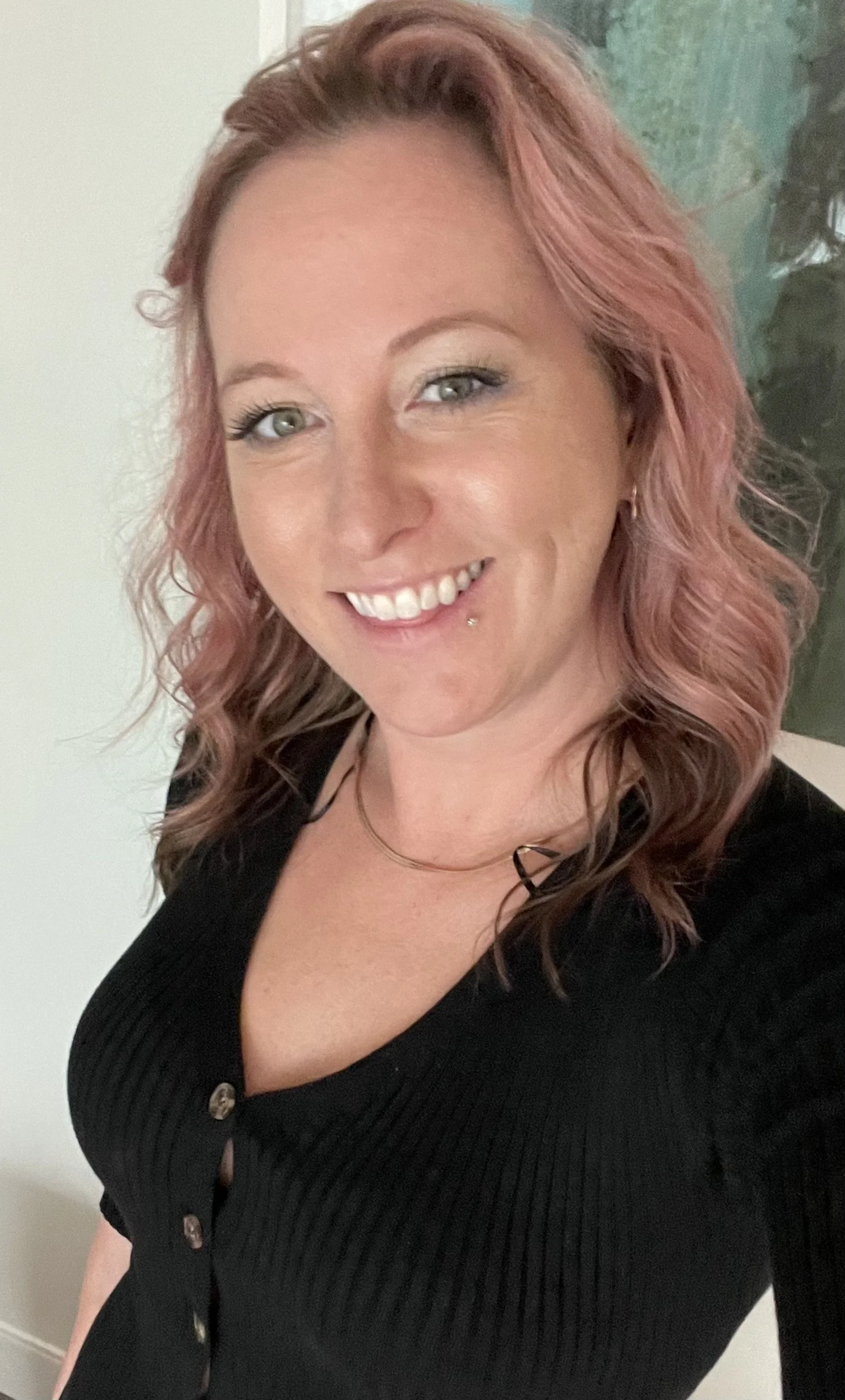 Portrait of Lindsey Helmer, Registered Psychologist